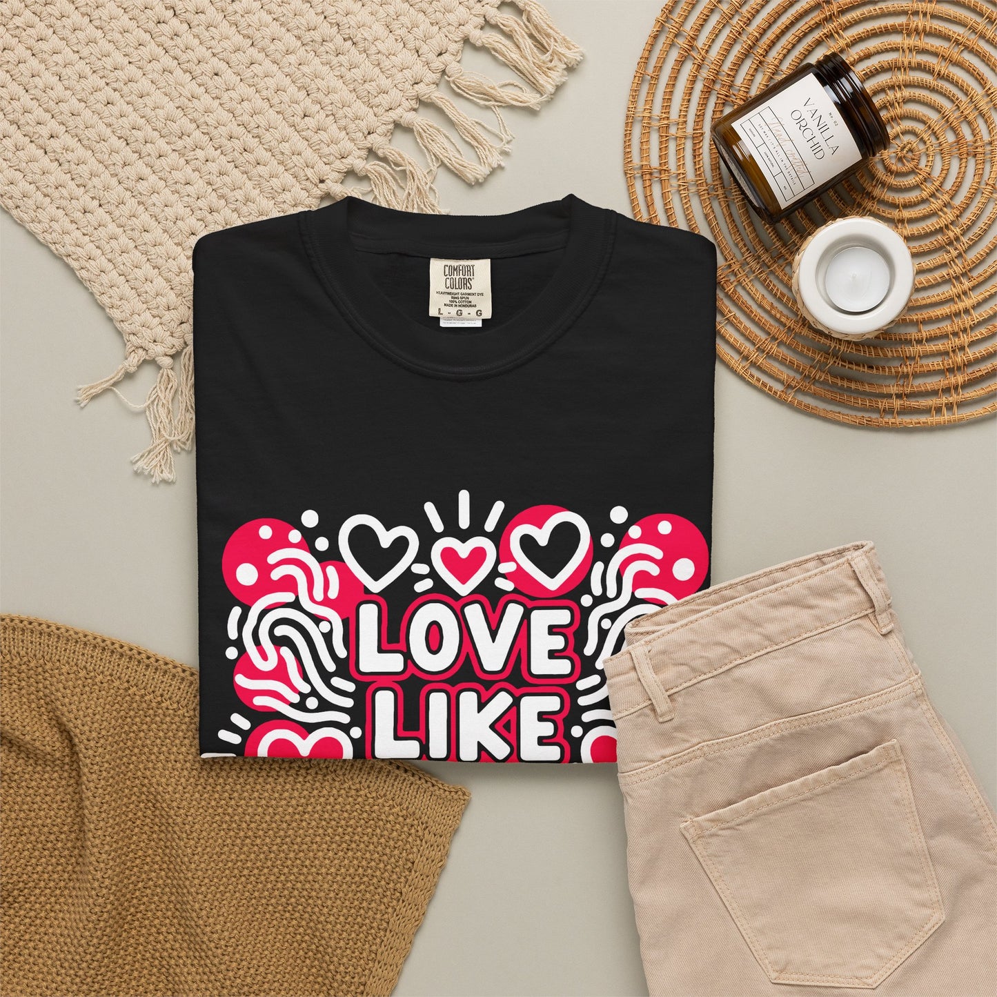 Love Like It's Art - T-Shirt