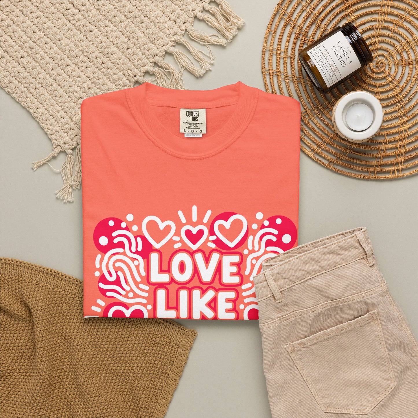 Love Like It's Art - T-Shirt