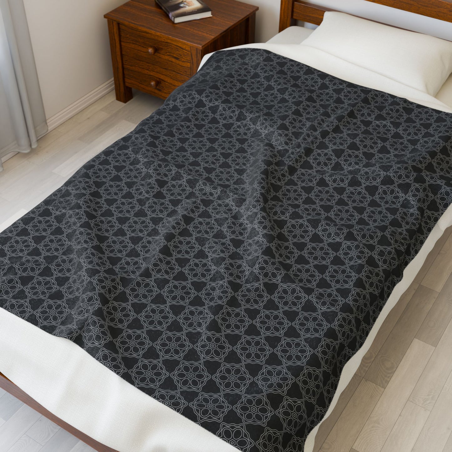 Cozy Velveteen Plush Blanket - Soft Warm Throw for Home, Gift for All Occasions, Perfect for Winter, Sofa Decor, Relaxation