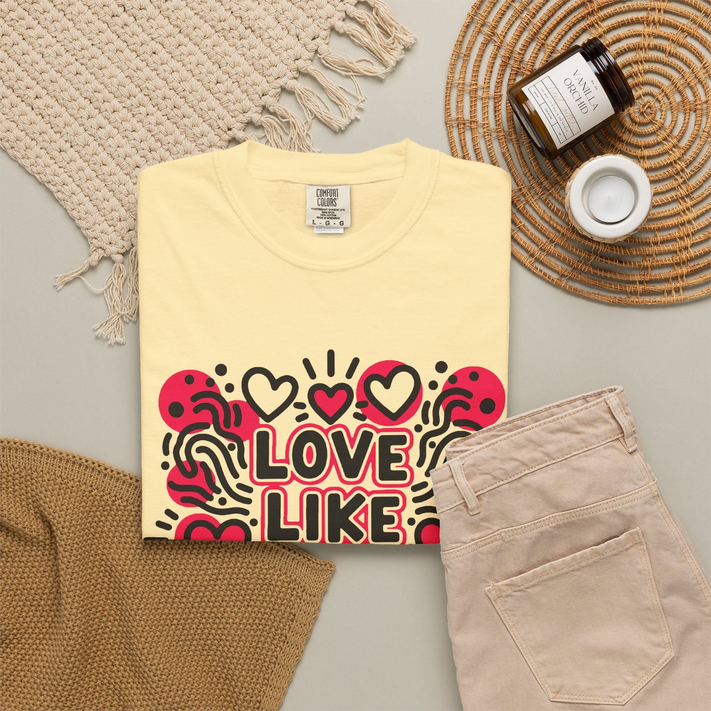 Love Like It's Art - T-Shirt
