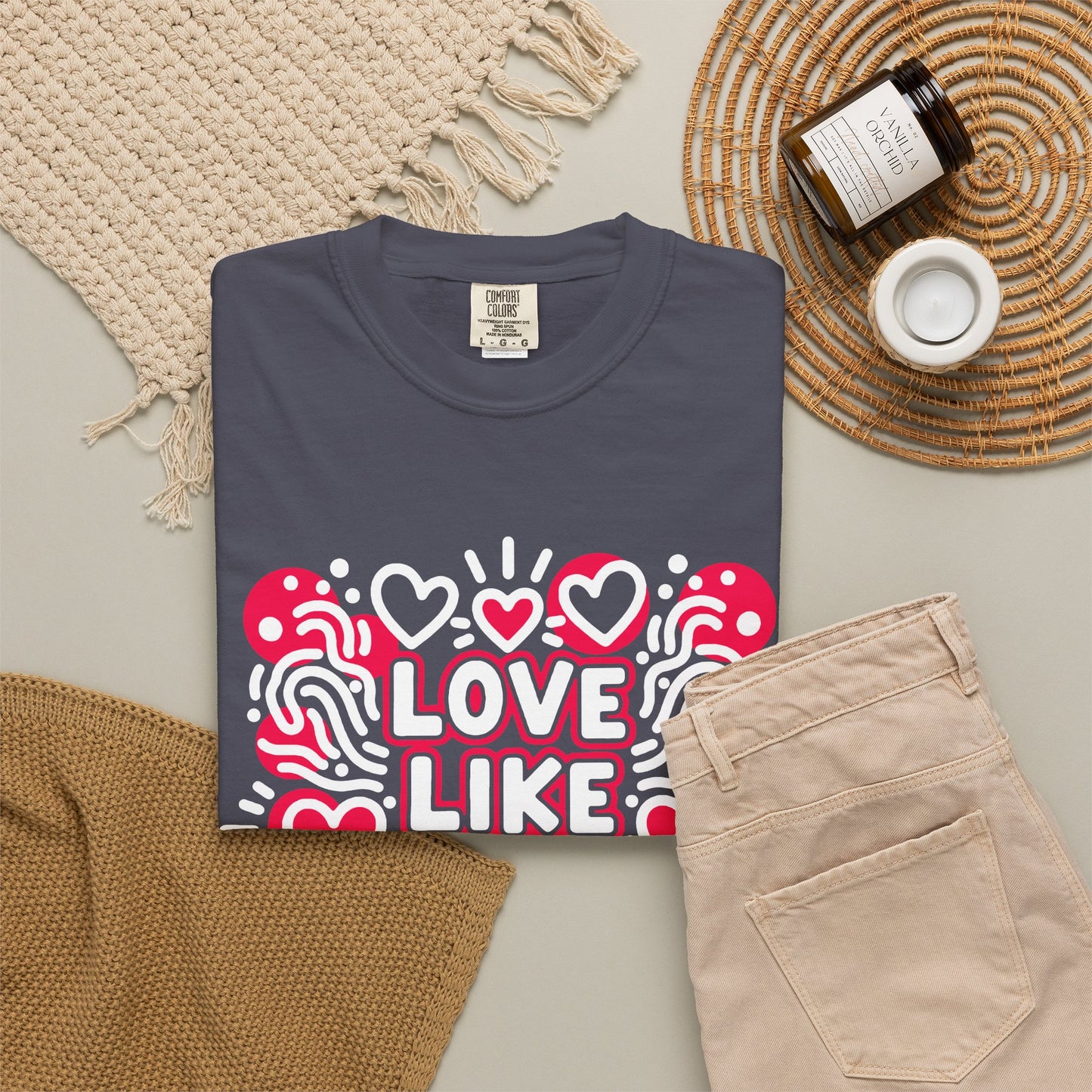 Love Like It's Art - T-Shirt