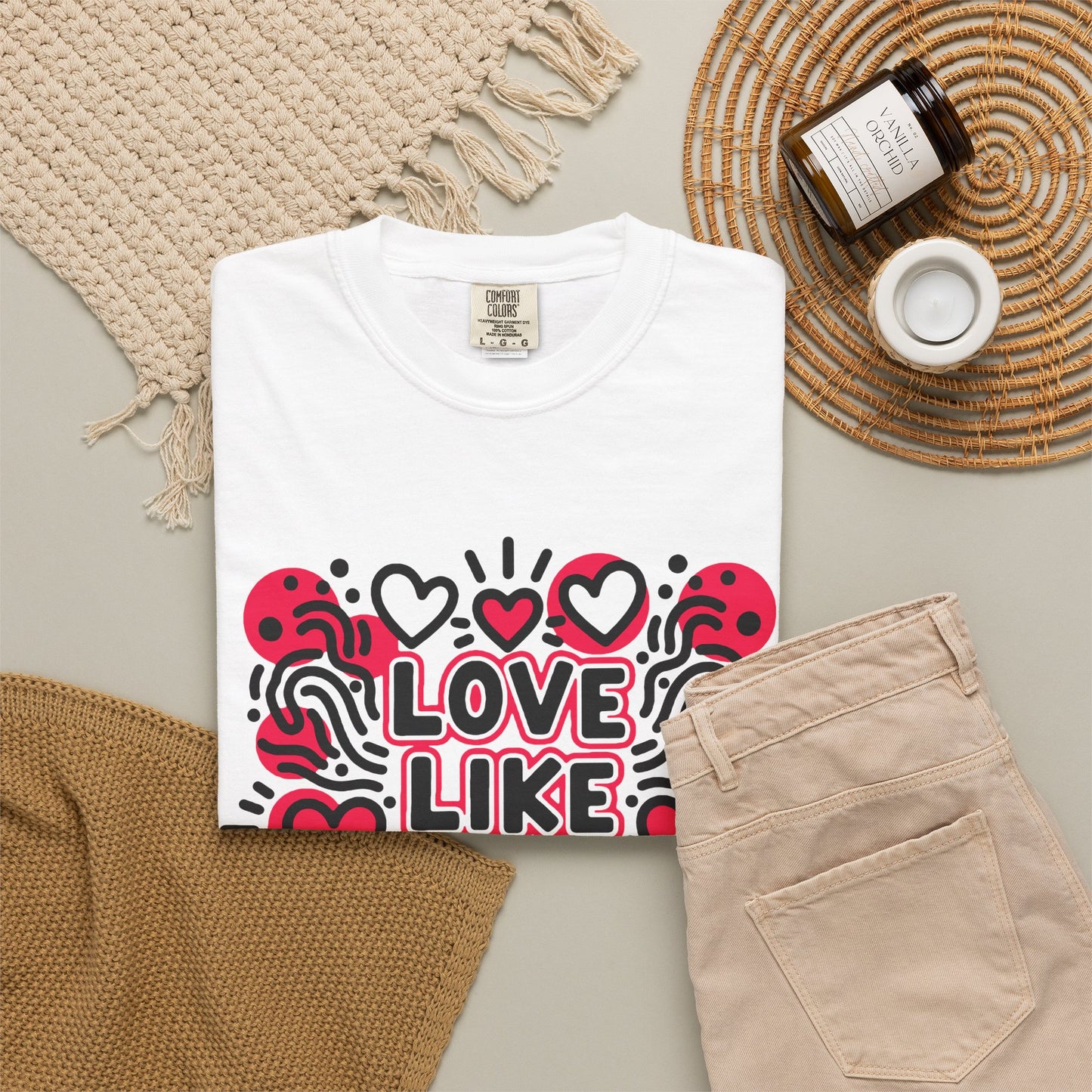 Love Like It's Art - T-Shirt