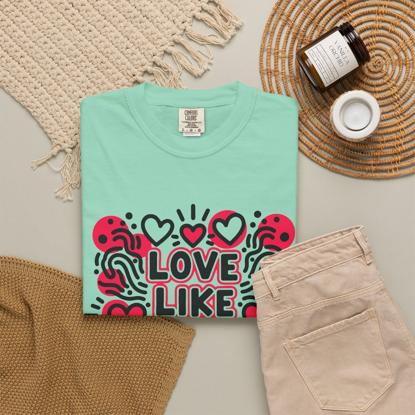 Love Like It's Art - T-Shirt