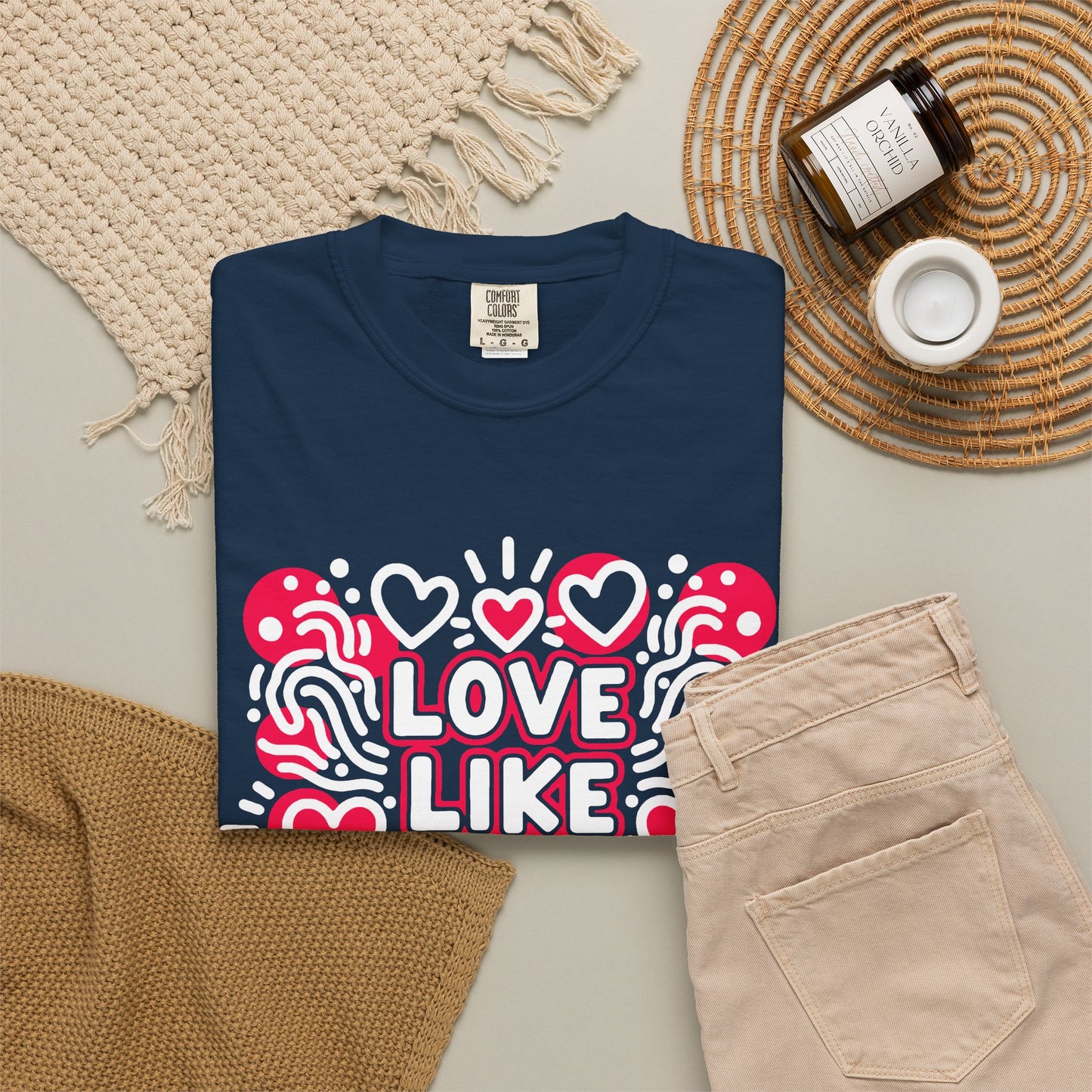 Love Like It's Art - T-Shirt